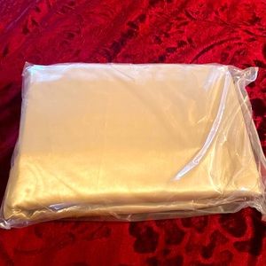 RevenRella Satin Sheet Set